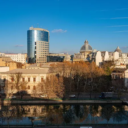 Golden View - Breathtaking Location - Center Appartement Boekarest