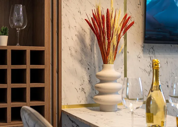 Appartement Golden View - Breathtaking Location - Center Boekarest