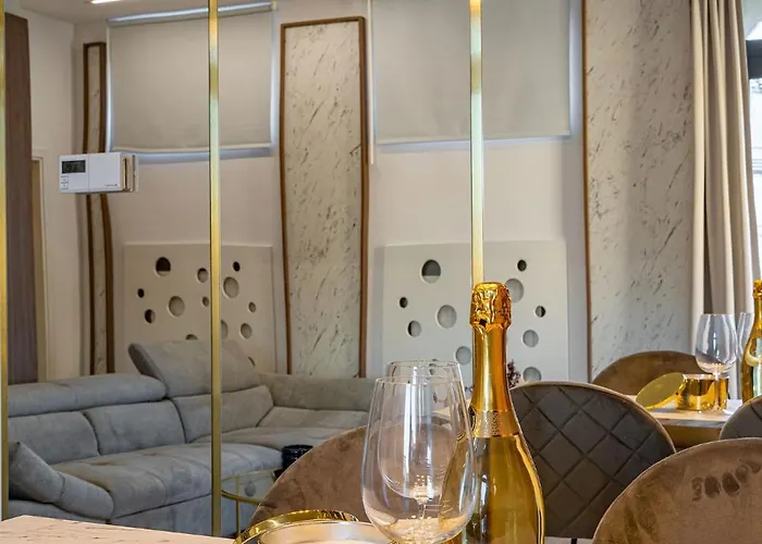 Golden View - Breathtaking Location - Center Appartement Boekarest