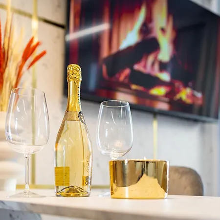 Golden View - Breathtaking Location - Center Appartement Boekarest