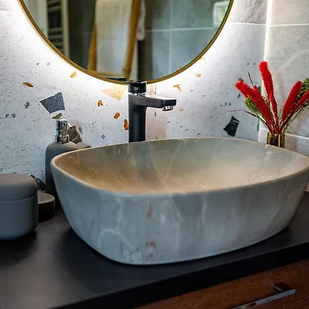 Golden View - Breathtaking Location - Center *