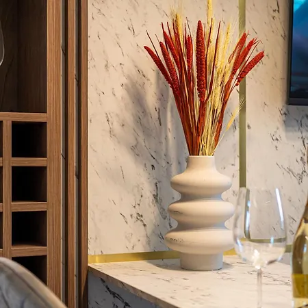 Appartement Golden View - Breathtaking Location - Center Boekarest