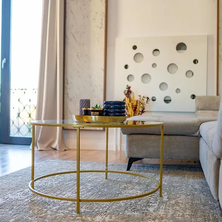 Golden View - Breathtaking Location - Center 아파트 *