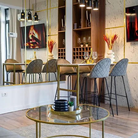 Daire Golden View - Breathtaking Location - Center Bükreş