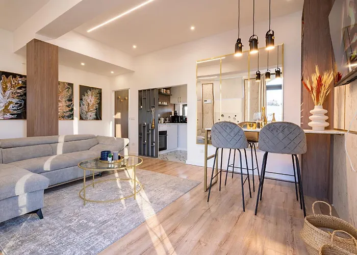 Golden View - Breathtaking Location - Center شقة بوخارست