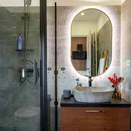 Apartment Golden View - Breathtaking Location - Center Bukarest