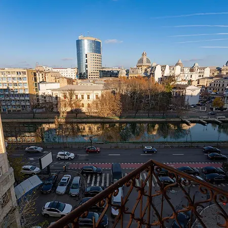 Golden View - Breathtaking Location - Center Apartment Bukarest